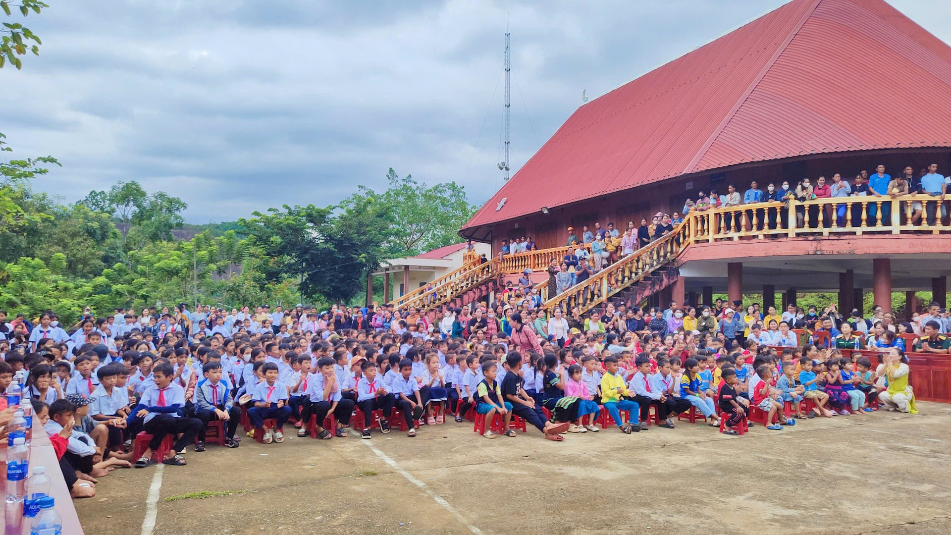 quang cảnh đêm hội trăng rằm