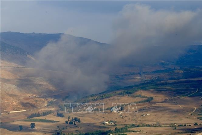 Khói bốc lên sau cuộc không kích của Israel tại Litani, miền nam Liban, ngày 22-9-2024. Ảnh: THX/TTXVN