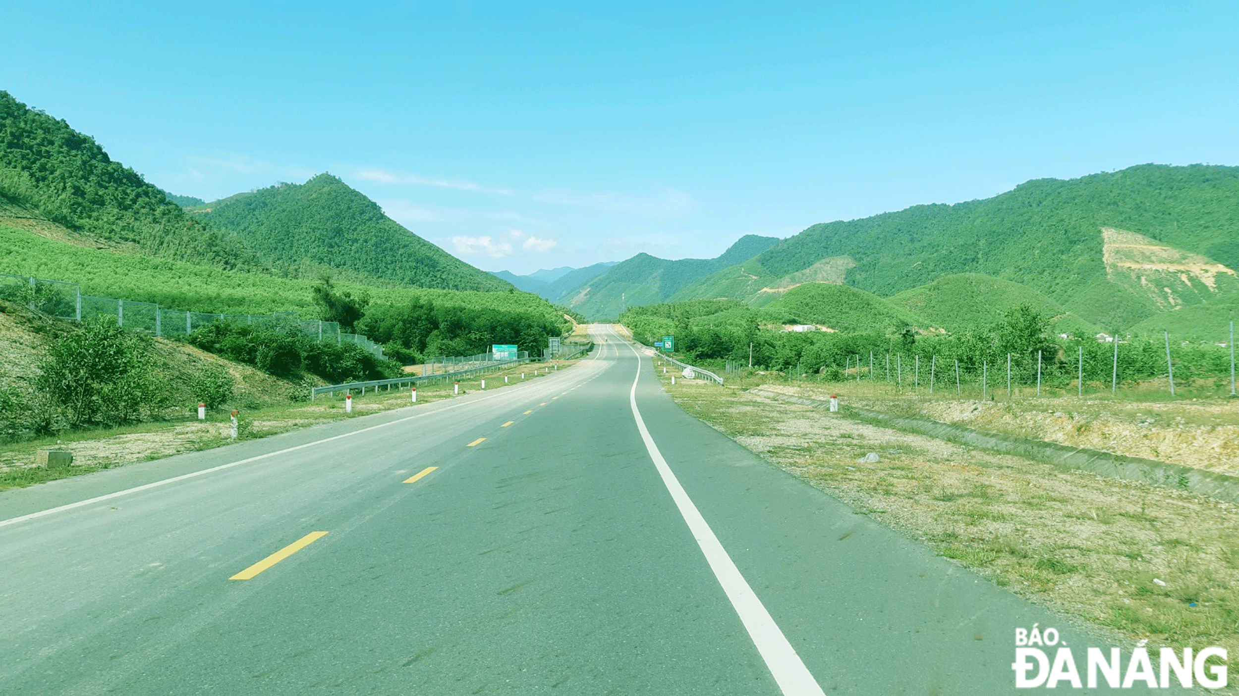 Một đoạn cao tốc Hòa Liên - La Sơn. Ảnh: THÀNH LÂN