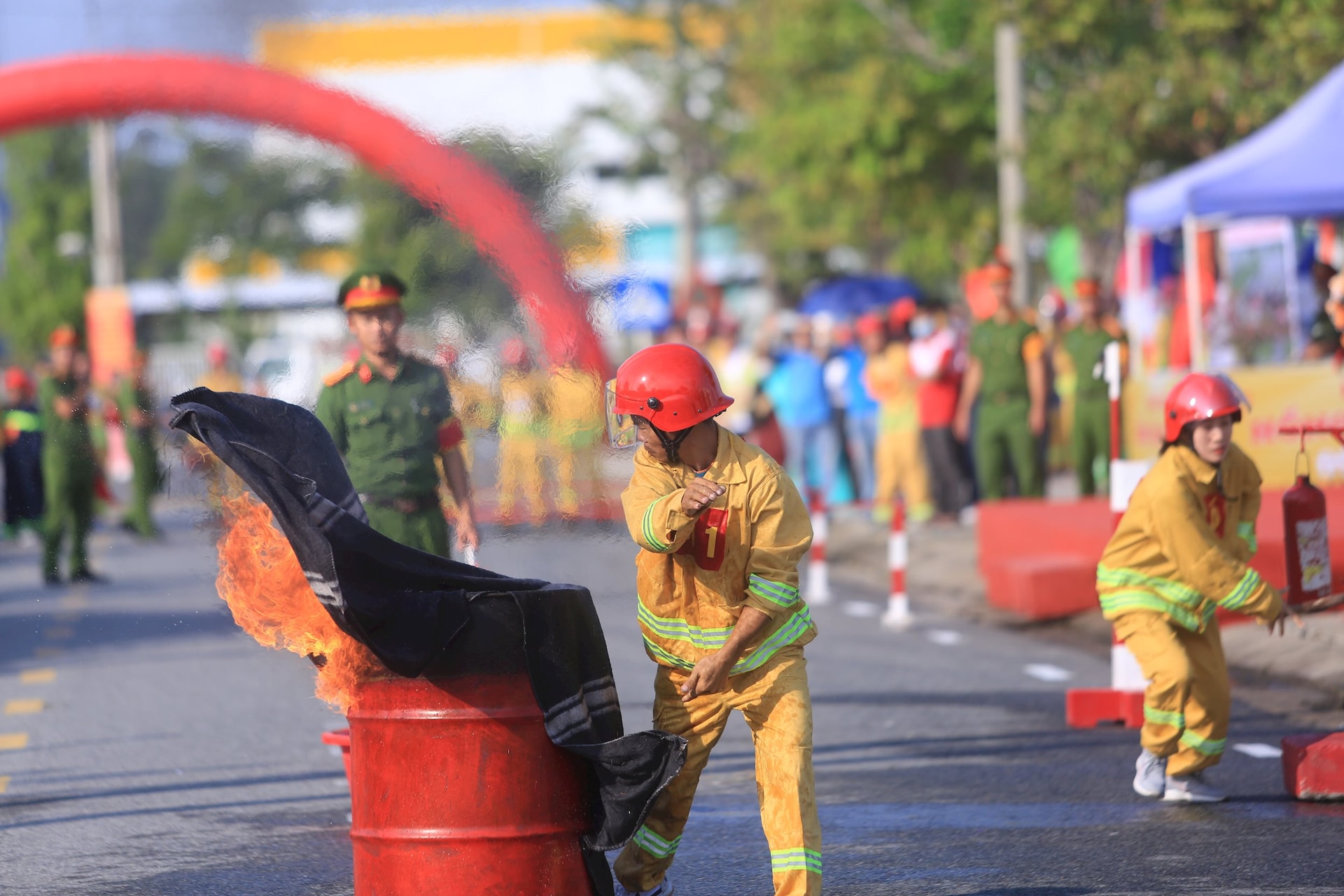 Hiệu quả tuyên truyền mang lại khá lớn, với sự tham dự của hơn 300 vận động viên các đội thi và đông đảo cán bộ công nhân viên các doanh nghiệp trong khu công nghiệp. Ảnh: T.C