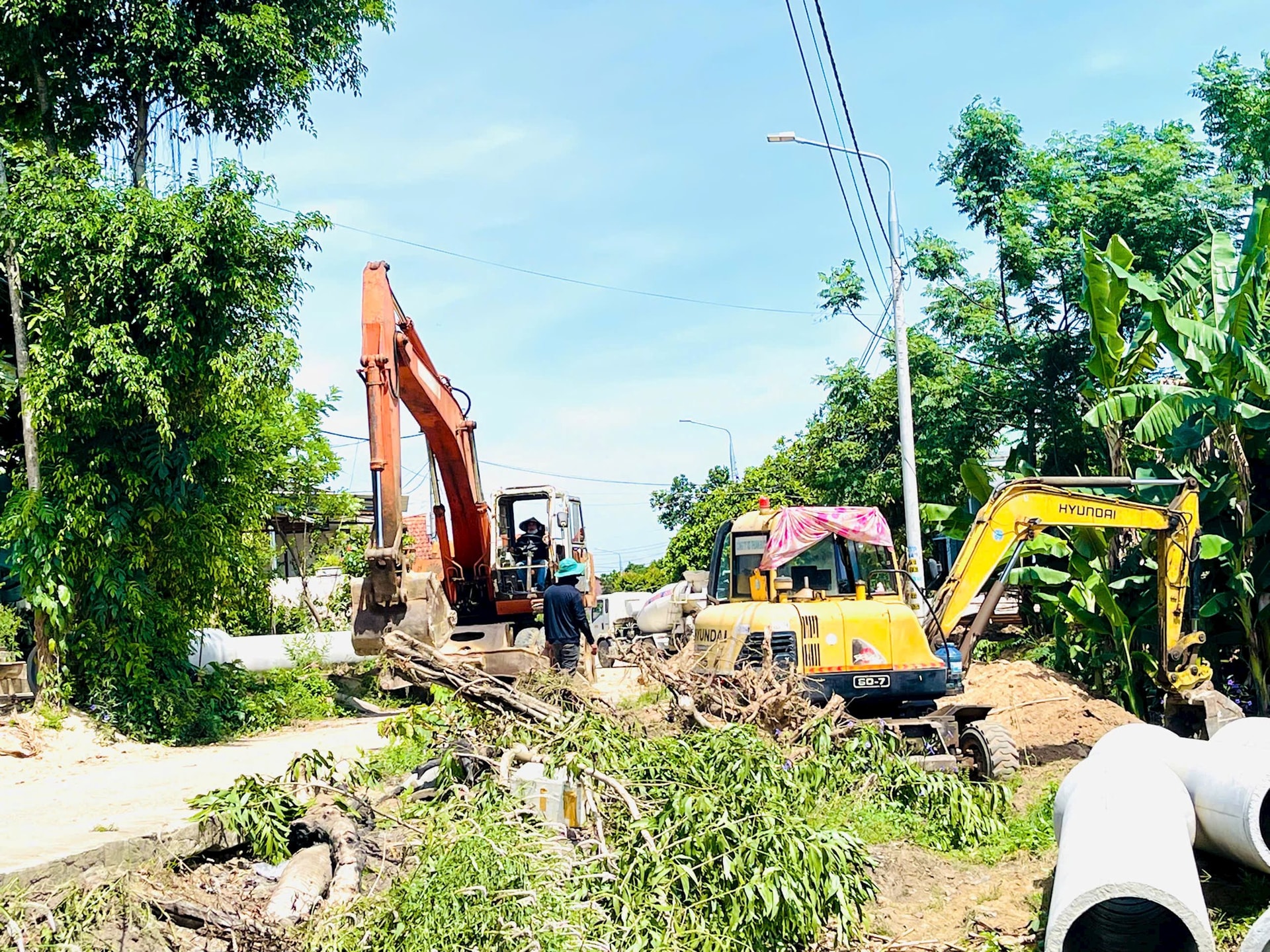 Mô hình dân vận khéo trong vận động người dân hiến đất làm đường lan toả mạnh mẽ ở Duy Xuyên. Ảnh: P.T