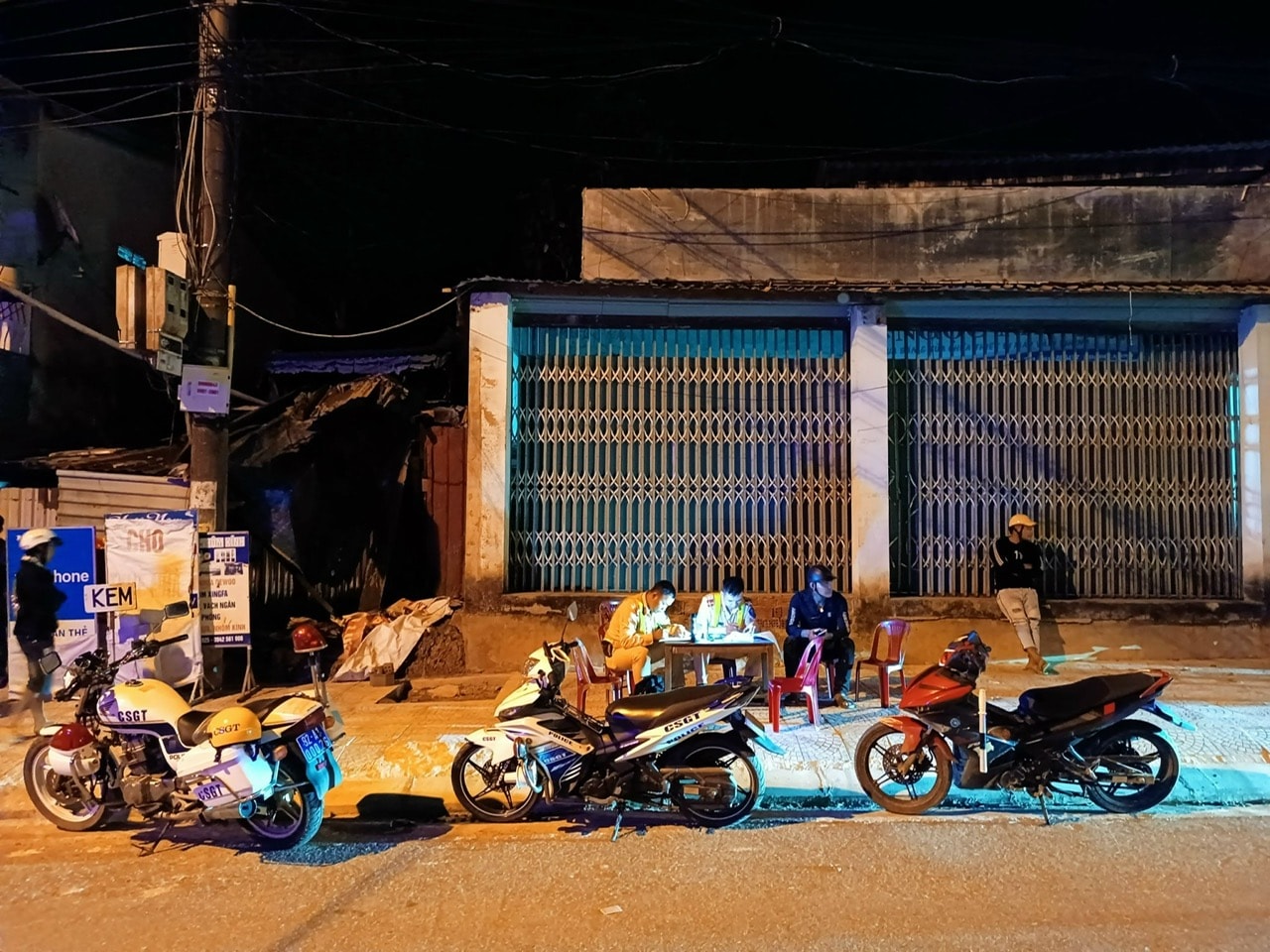 Công an Đông Giang tuần tra kiểm soát giao thông