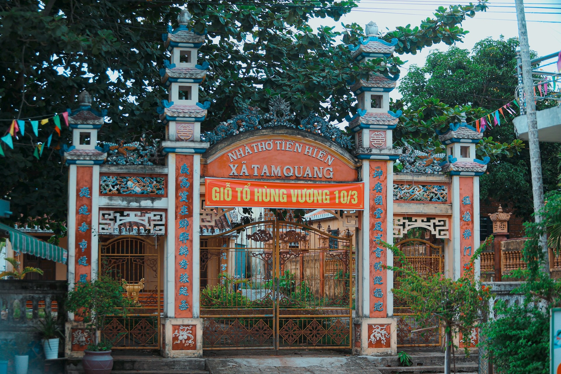 Cổng tam quan