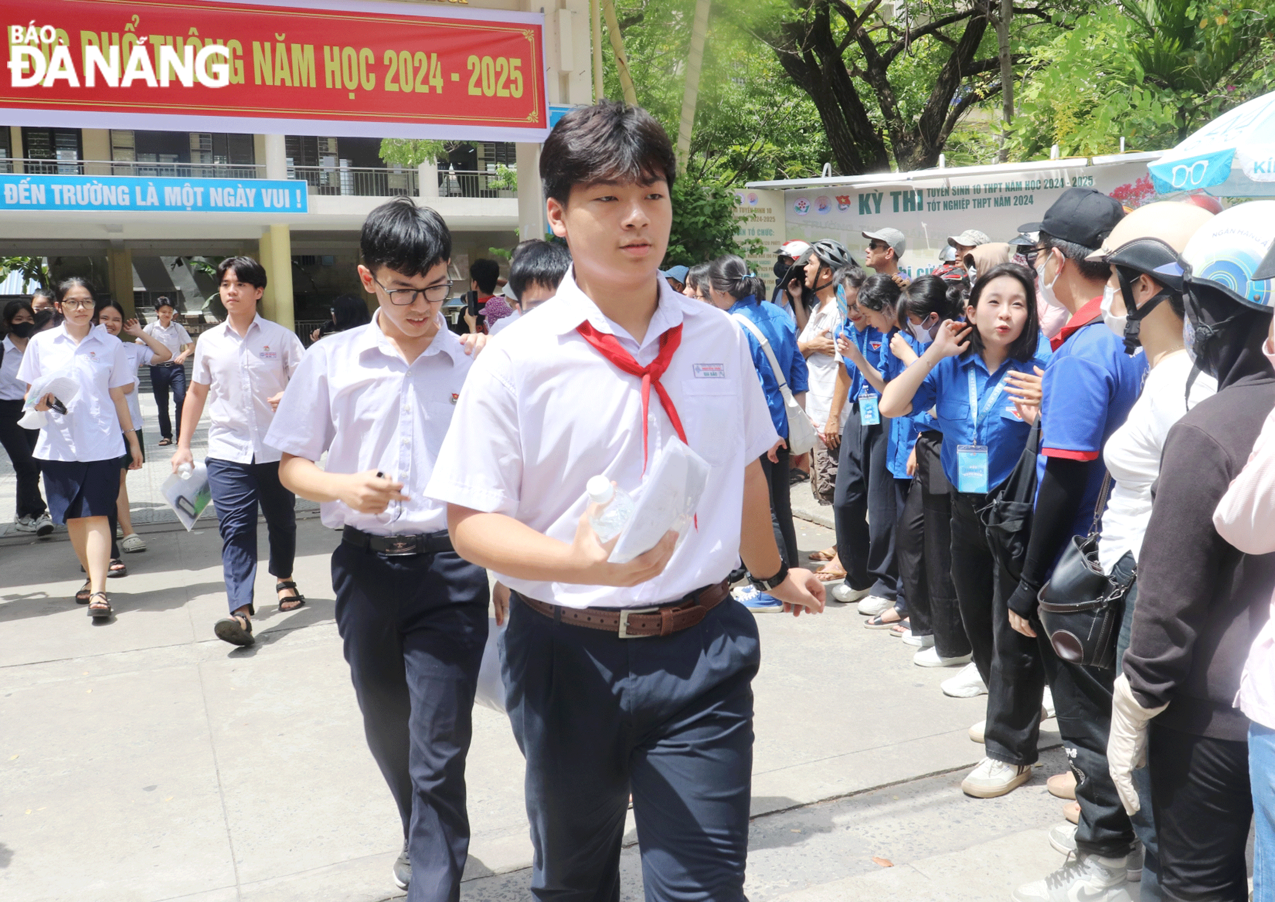 Kỳ thi tuyển sinh lớp 10 THPT công lập những năm gần đây khá áp lực với học sinh và phụ huynh. Trong ảnh: Học sinh Đà Nẵng tại kỳ thi tuyển sinh lớp 10 THPT năm học 2024-2025. Ảnh: NGỌC HÀ