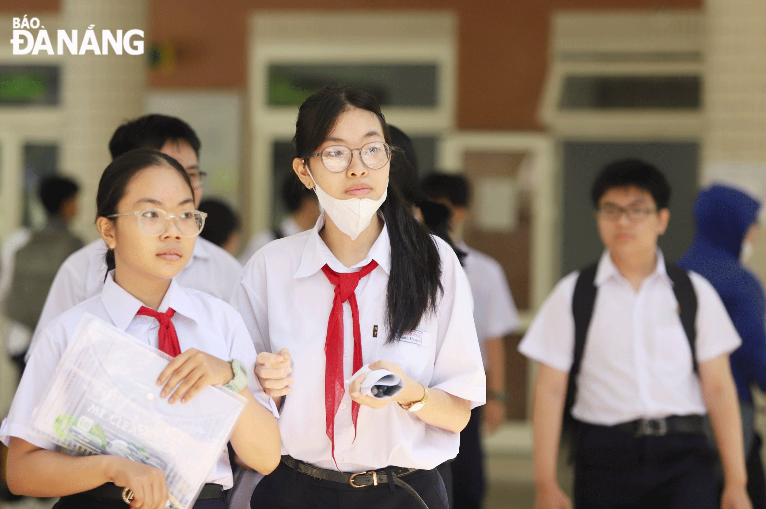 Kỳ thi tuyển sinh lớp 10 THPT công lập những năm gần đây khá áp lực với học sinh và phụ huynh. Trong ảnh: Học sinh Đà Nẵng tại kỳ thi tuyển sinh lớp 10 THPT năm học 2024-2025. Ảnh: NGỌC HÀ