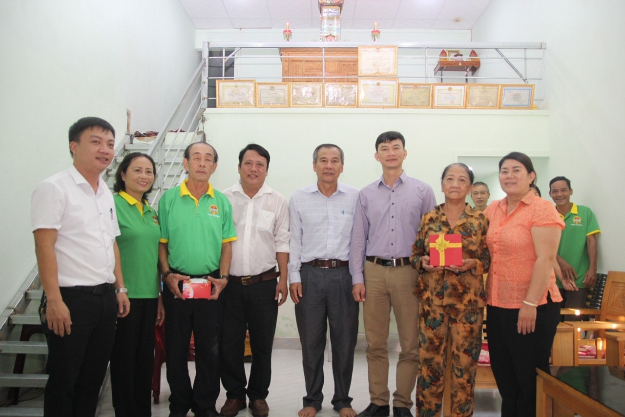 Hội Nông dân phường Thọ Quang hỗ trợ xây mới nhà cho một ngư dân khó khăn về nhà ở.  Ảnh: PHAN CHUNG