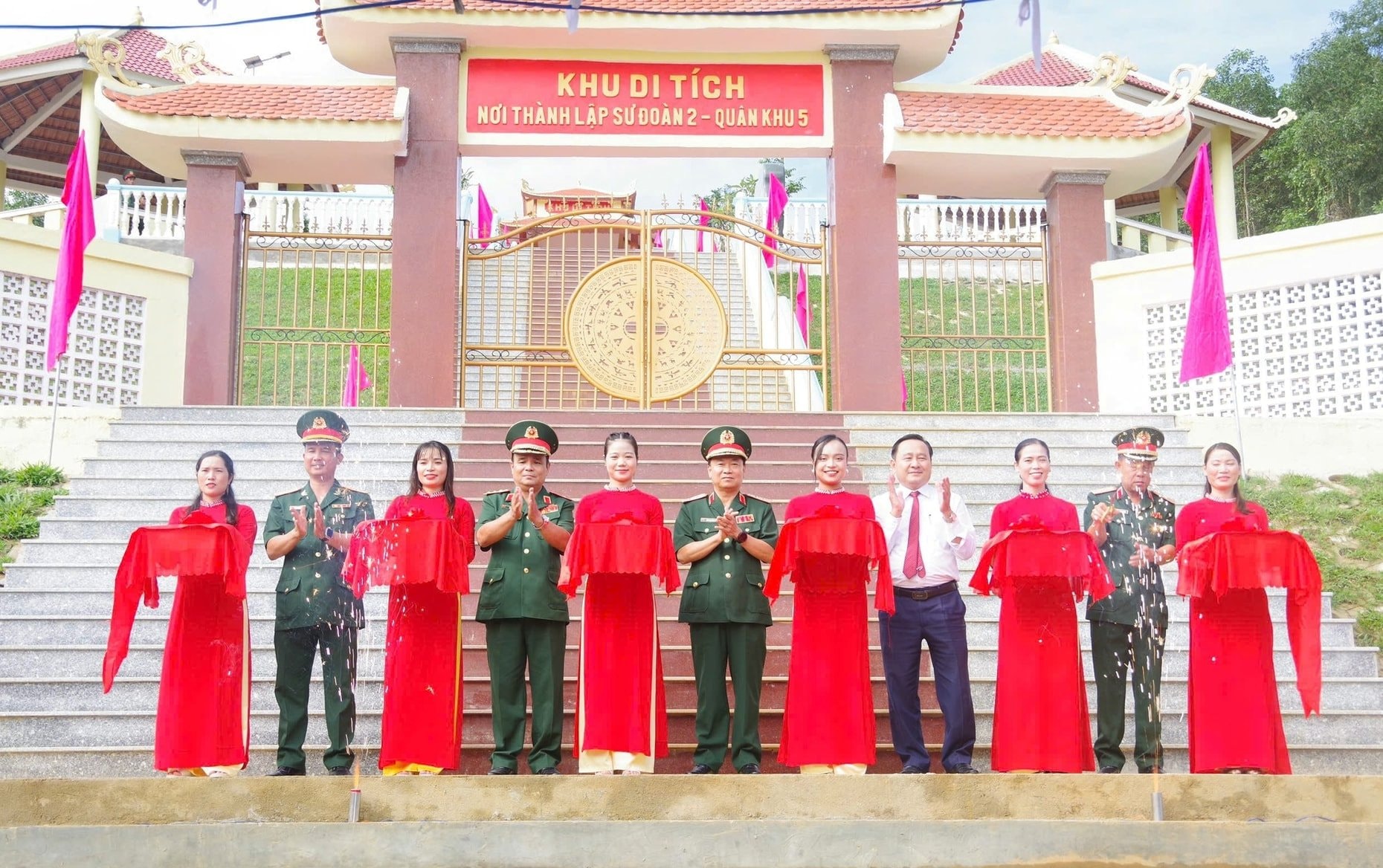 cat-bang-khanh-thanh-bia-di-tich-su-doan-2-quan-khu-v-anh-ha-thuy(1).jpg