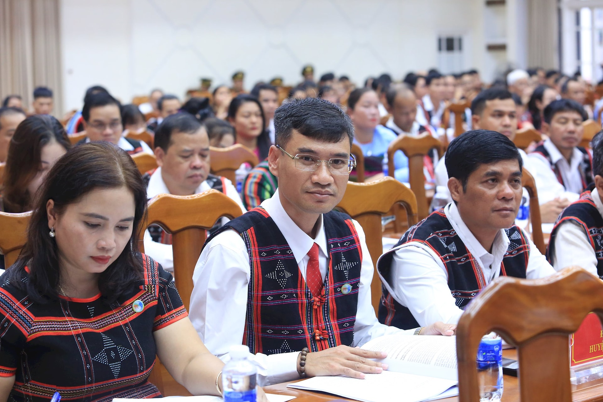 អ្នកស្រាវជ្រាវរំពឹងថា ក្រោយបញ្ចប់អក្សរសិល្ប៍ Co Tu នឹងជួយលើកកំពស់ការប្រើប្រាស់សំណេរក្នុងសហគមន៍ រួមចំណែករក្សាតម្លៃវប្បធម៌ពិសេសរបស់ជនជាតិ Co Tu។ រូបថត៖ REVERSE ALANG