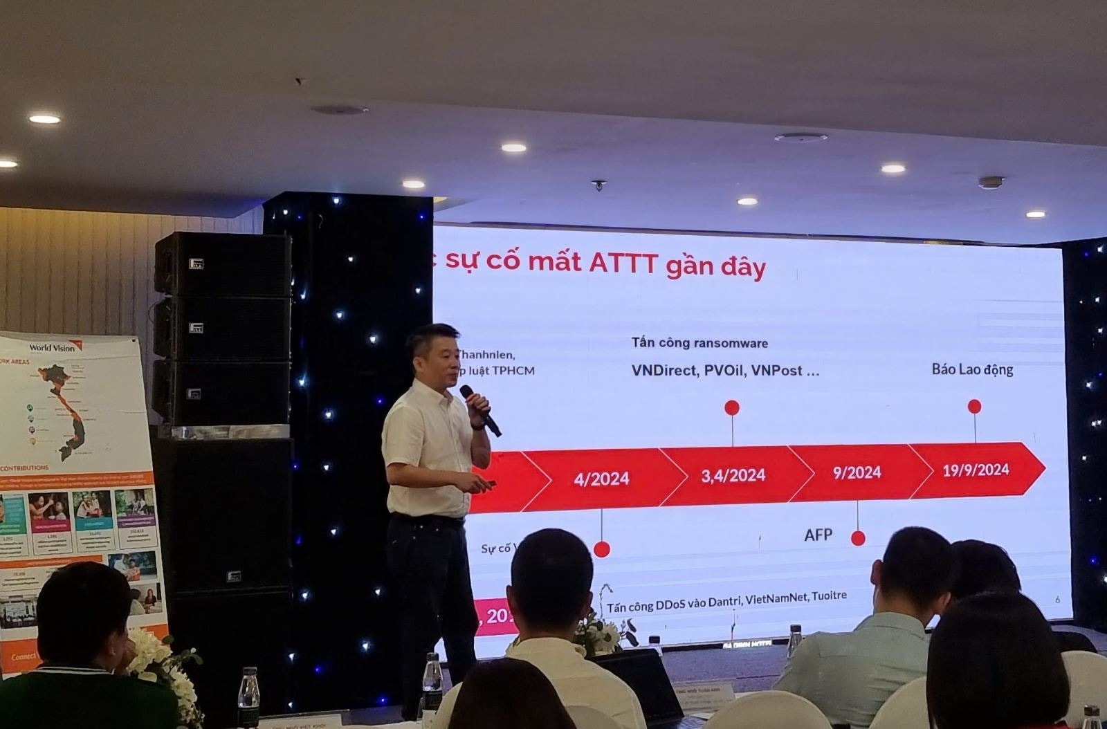 Ông Nguyễn Đoàn Trọng Hiếu, Trưởng phòng Kỹ thuật công nghệ giới thiệu về đảm bảo an toàn thông tin từ thực tiễn của tờ báo.