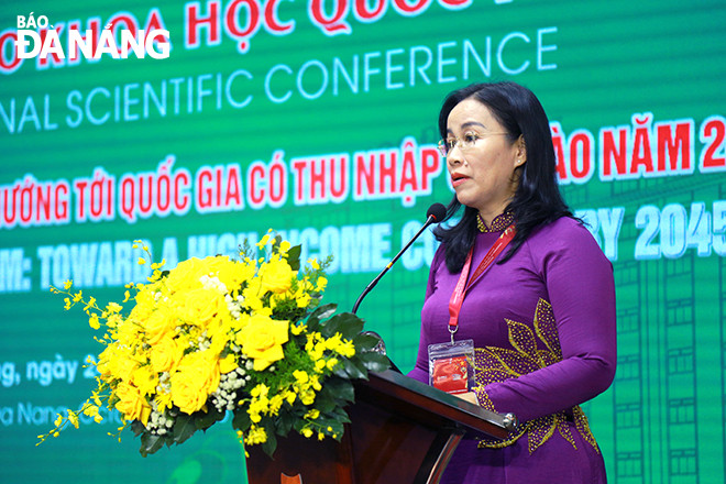 Phó Chủ tịch UBND thành phố Nguyễn Thị Anh Thi phát biểu tại hội thảo. Ảnh: NGỌC HÀ