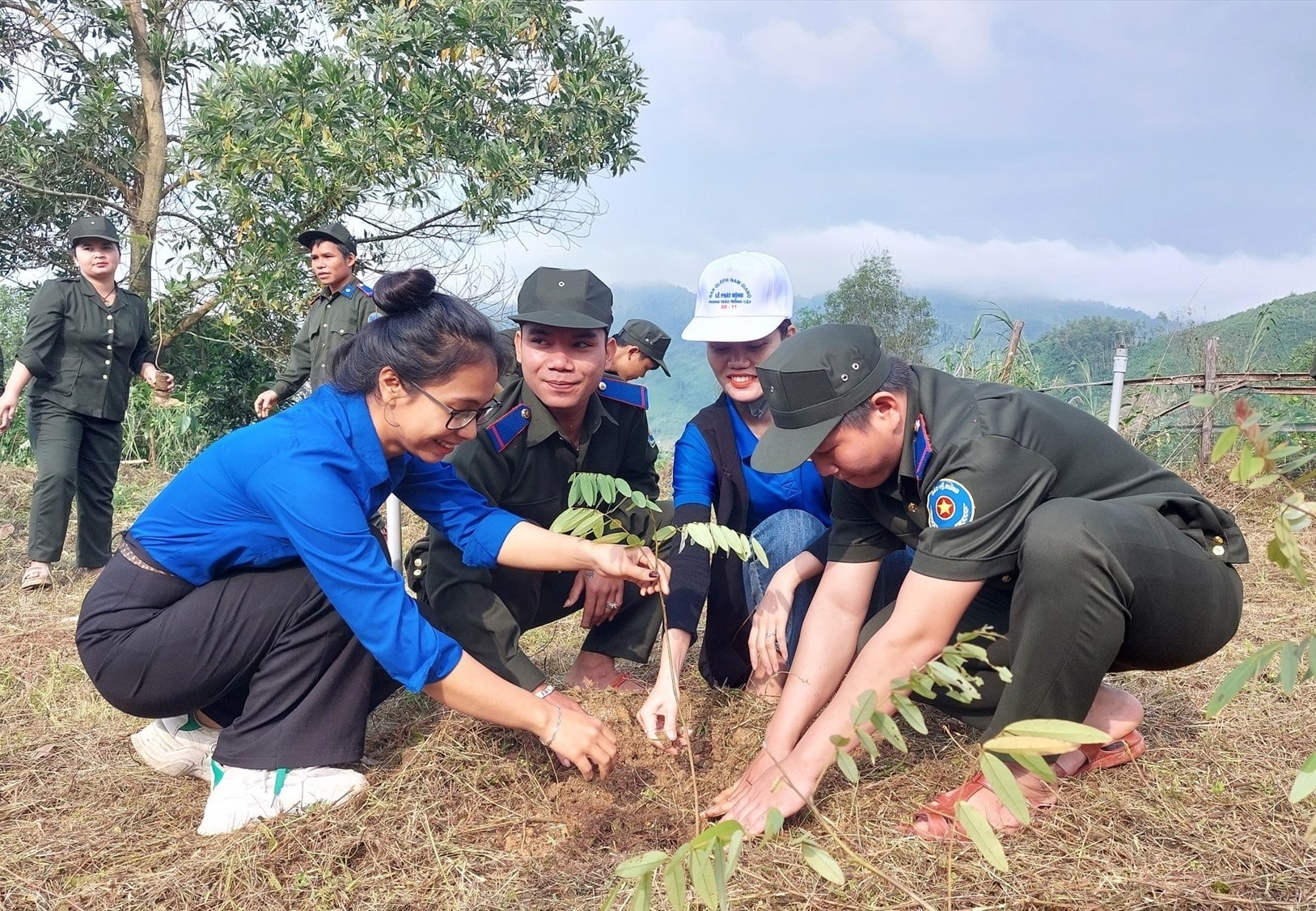 images.baoquangnam.vn-storage-newsportal-2023-11-28-152152-_trong-cay-muong-den-01.jpg