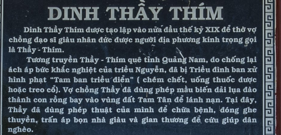 Bia ghi công đức Thầy Thím. Ảnh: Văn Chương