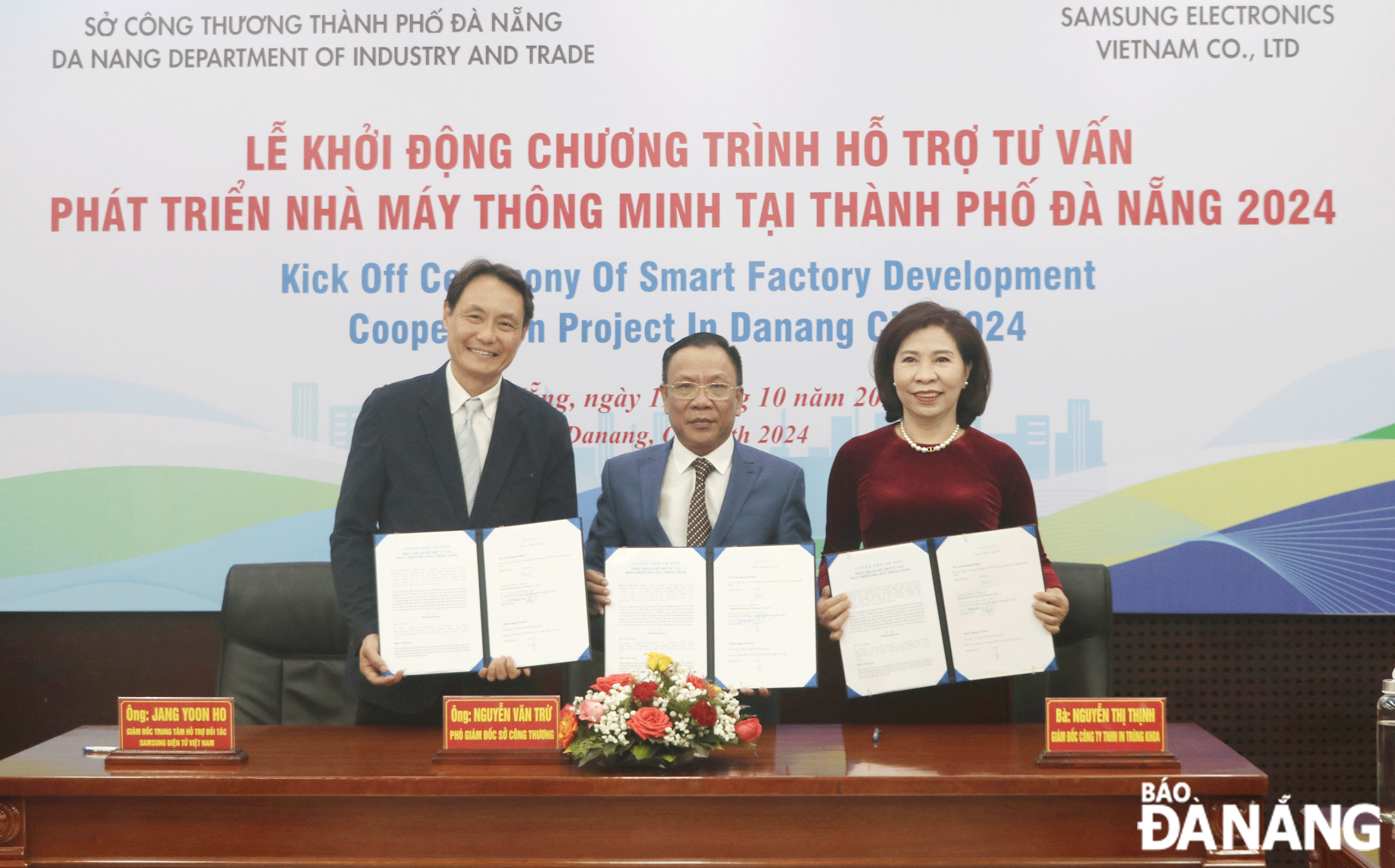 Ký kết hợp tác hỗ trợ tư vấn phát triển nhà máy thông minh giữa Sở Công Thương, Tập đoàn Samsung và Công ty TNHH In Trùng Khoa vào tháng 10-2024. Ảnh: VĂN HOÀNG