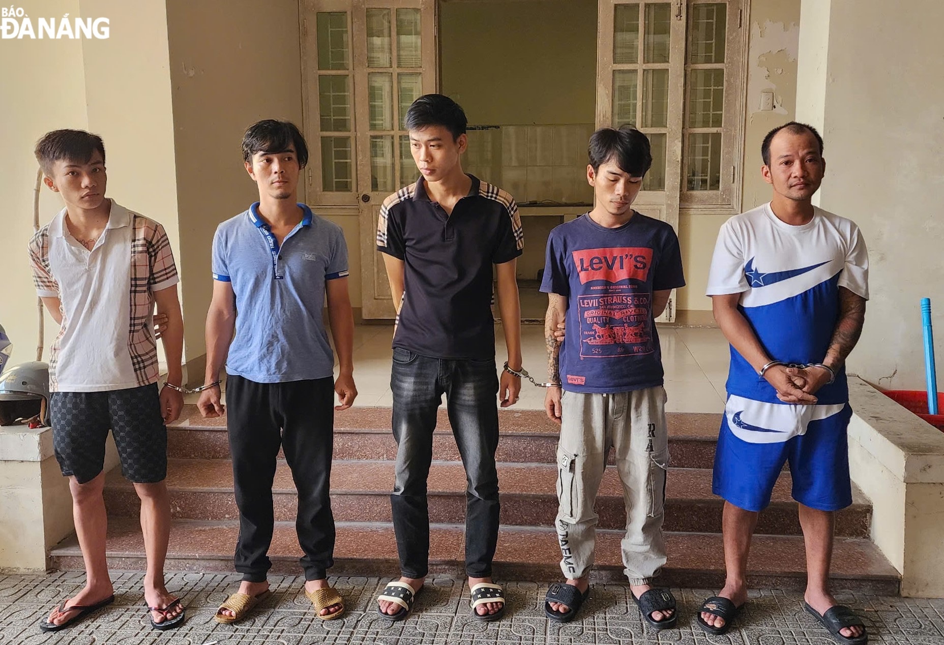 5 đối tượng bị khởi tố về tội gây rối trật tự công cộng.
