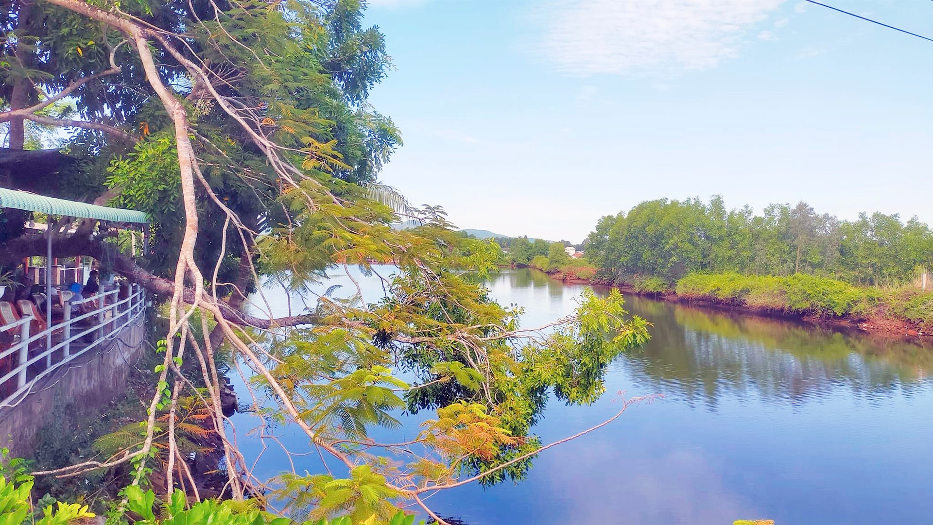 3. ANH BẾN THẾ BÊN DÒNG SÔNG TRẦU