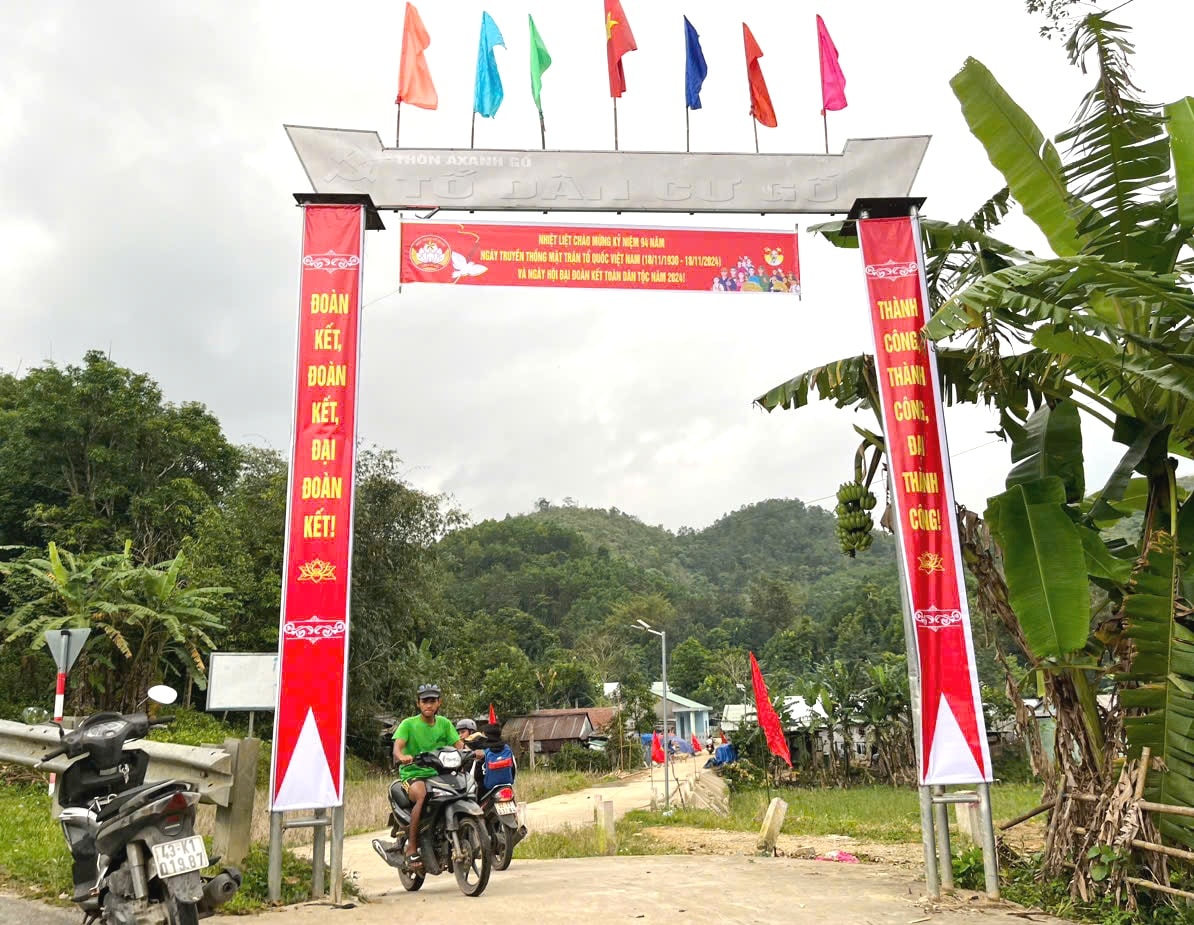 Đường giao thông vào một khu dân cư ở thôn AXanh Gố (xã Zà Hung) được kiên cố hóa, tạo thuận lợi xây dựng xã NTM. Ảnh: C.T