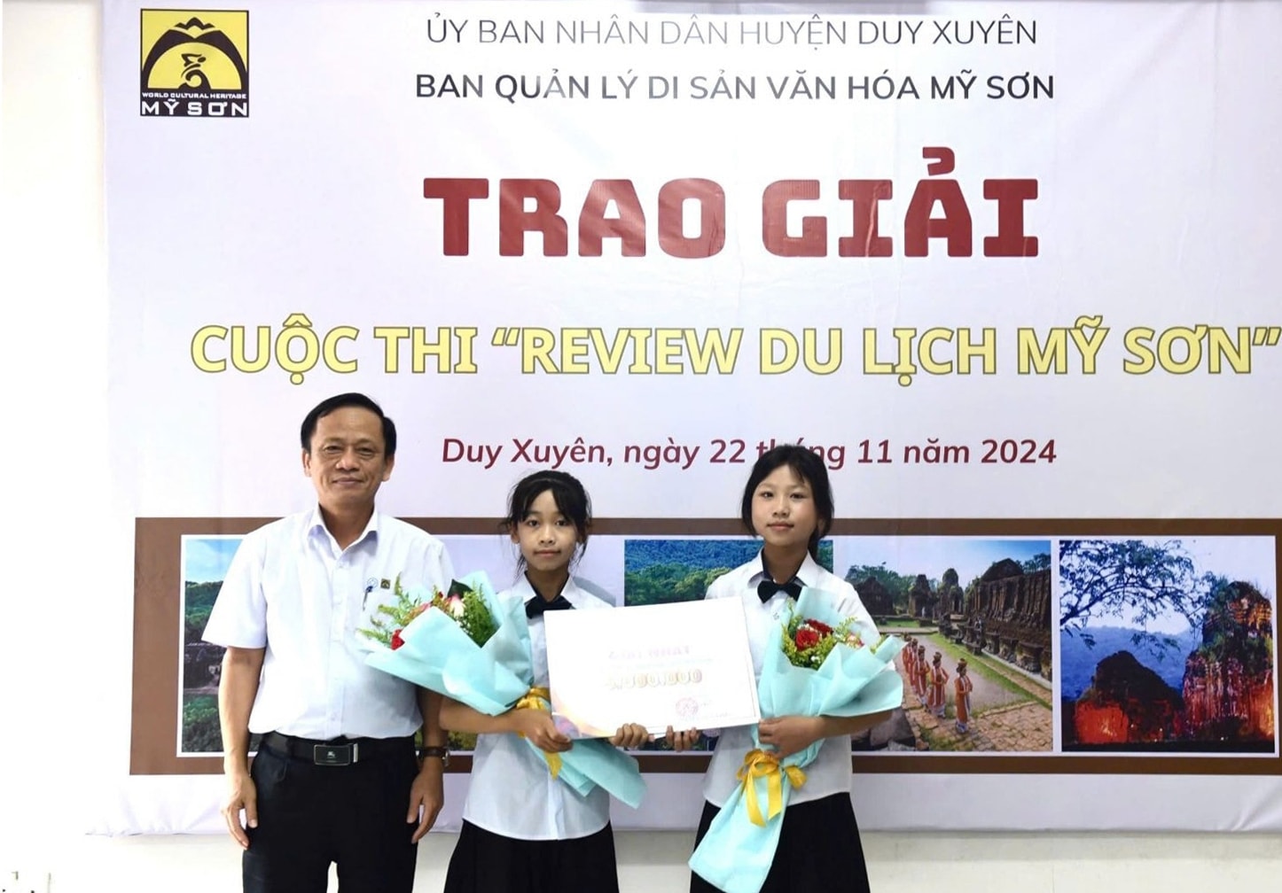 trao-giai-nhat-cho-dong-tac-gia-tran-ngoc-my-duyen-va-vo-van-hoai-oanh(1).jpg