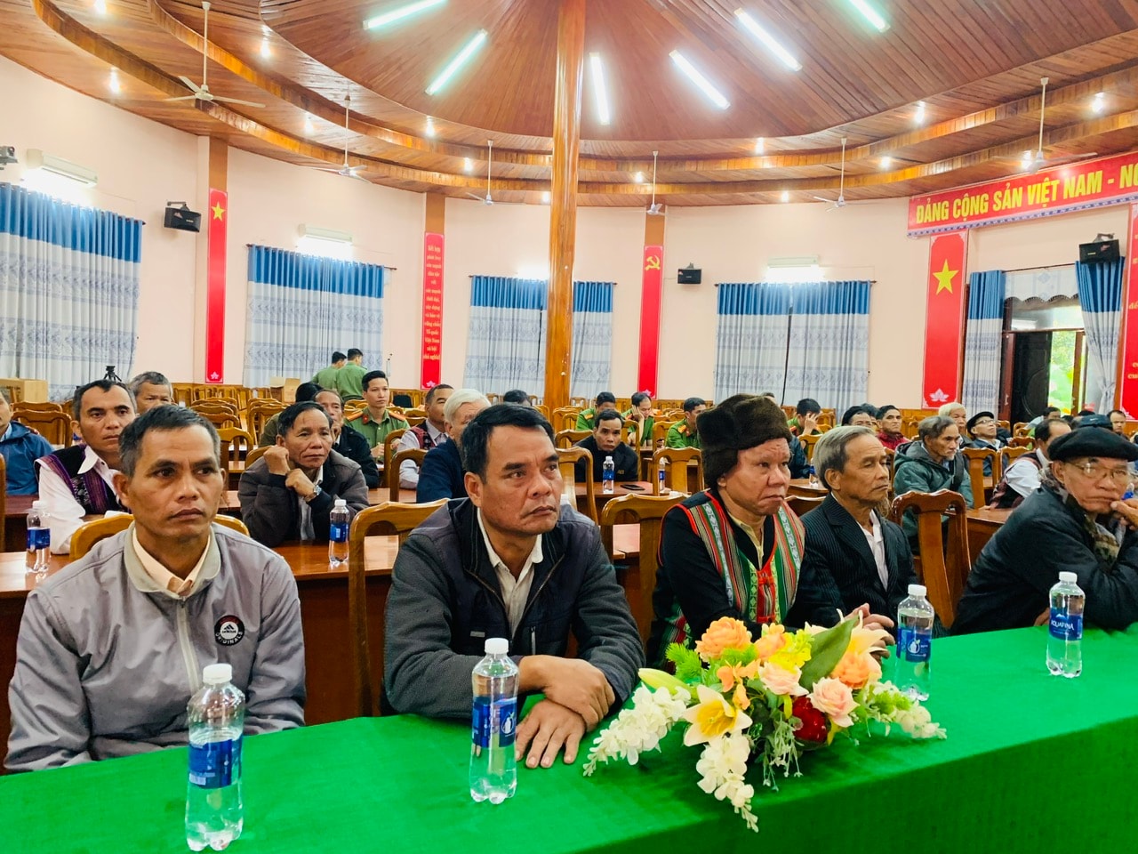 Người có uy tín huyện Đông Giang đi đầu trong các phong trào thi đua yêu nước