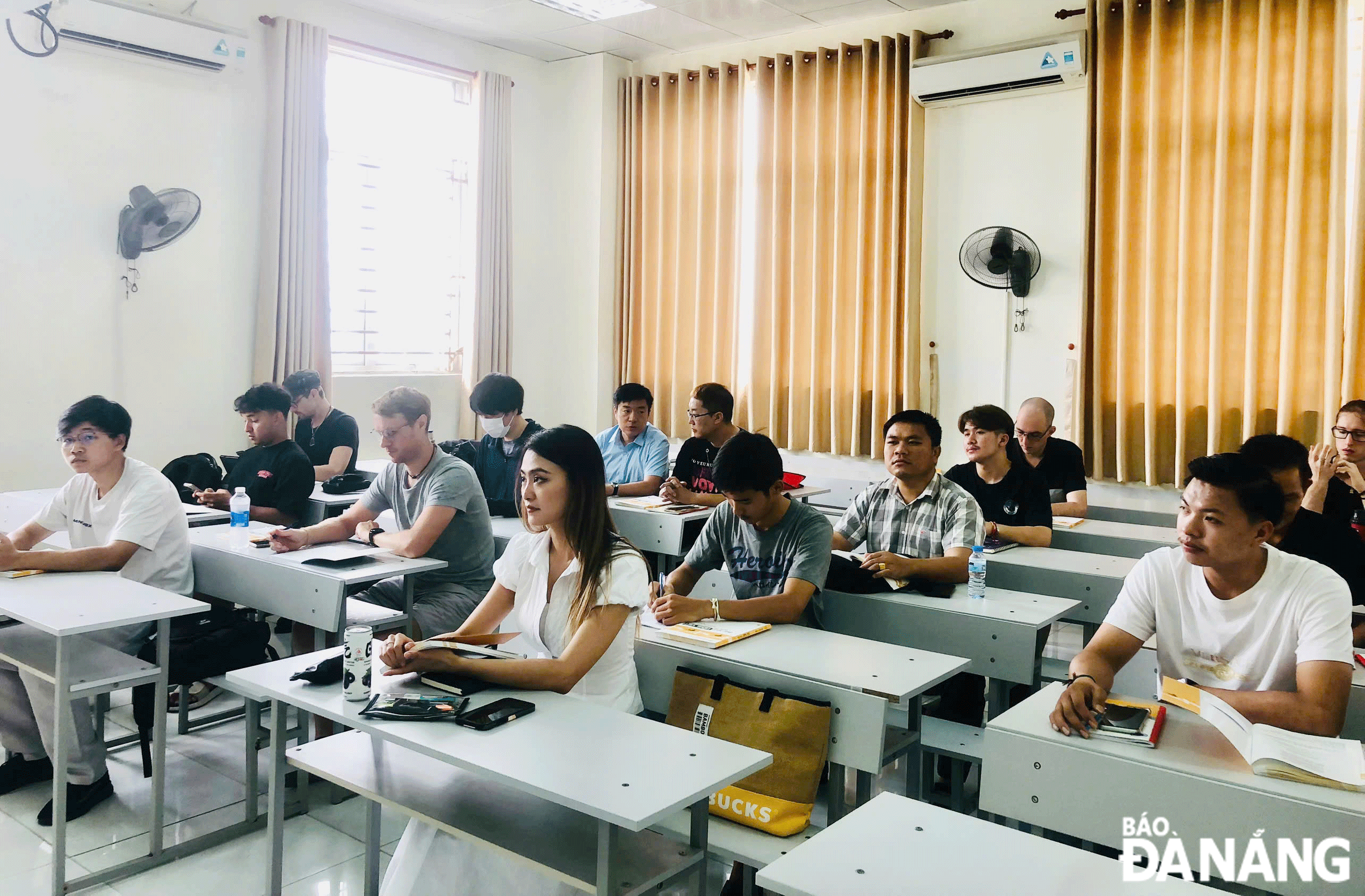 Nhiều sinh viên quốc tế lựa chọn, theo học tại Trường Đại học Sư phạm (Đại học Đà Nẵng).  Ảnh: THU HÀ