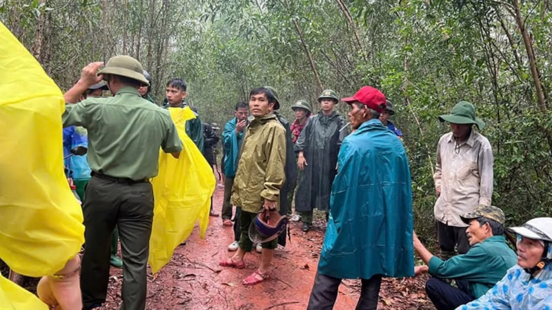 anh 1. Cong an trien khai luc luong tim kiem nguoi dan bi lac