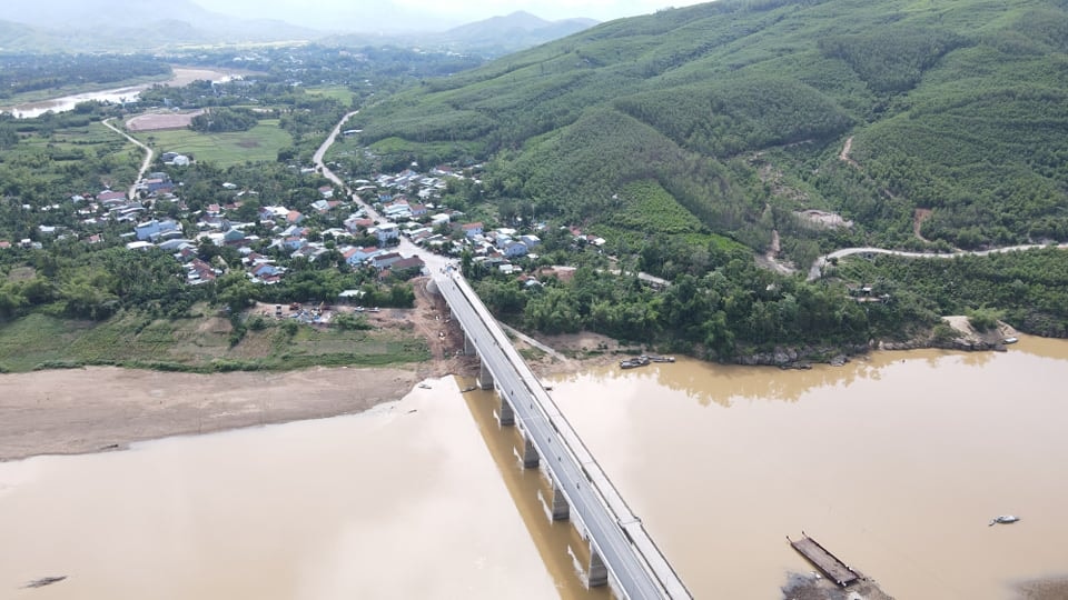 Cầu Nông Sơn. Ảnh: M.H