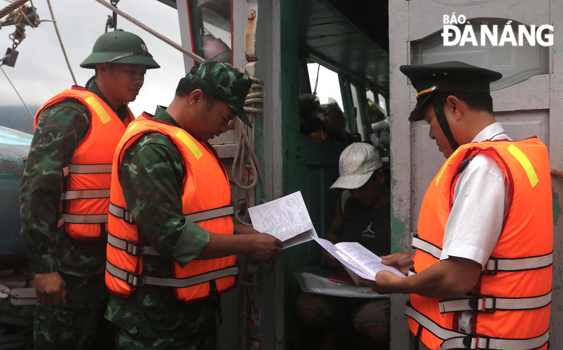 Công tác kiểm soát tàu, thuyền hoạt động khai thác, đánh bắt trên các vùng biển được các lực lượng phối hợp chặt chẽ.