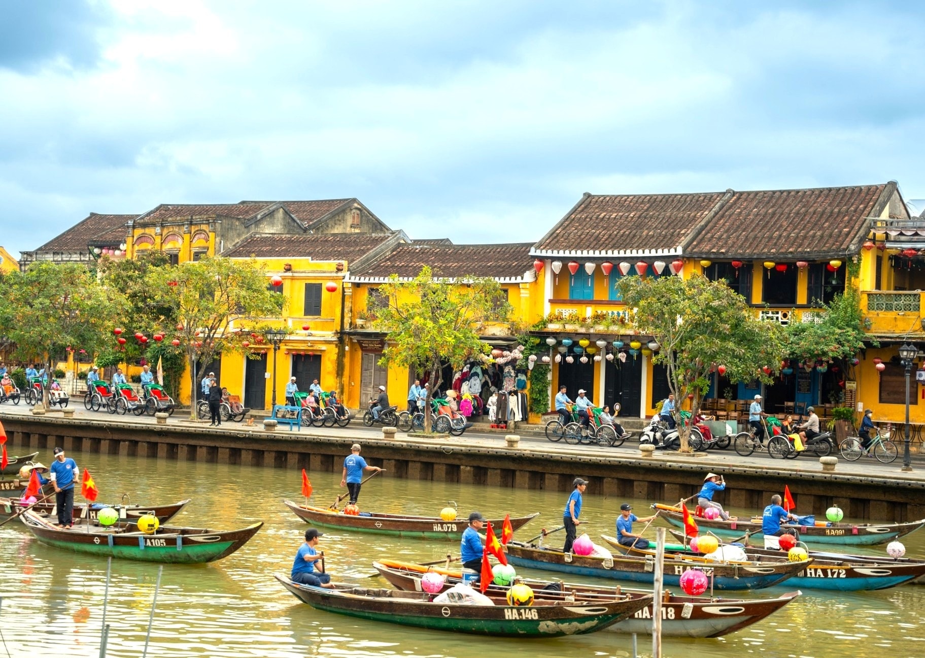 Trong giai đoạn mới, Đảng bộ thành phố Đà Nẵng định hướng tập trung phát triển các trụ cột kinh tế, trong đó chú trọng dịch vụ - du lịch. Trong ảnh: Đô thị cổ Hội An, một trong những điểm đến thu hút của ngành du lịch Đà Nẵng.