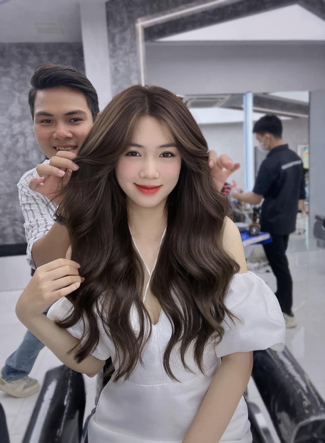 Trịnh Saser cung cấp nhiều dịch vụ tóc đa dạng.