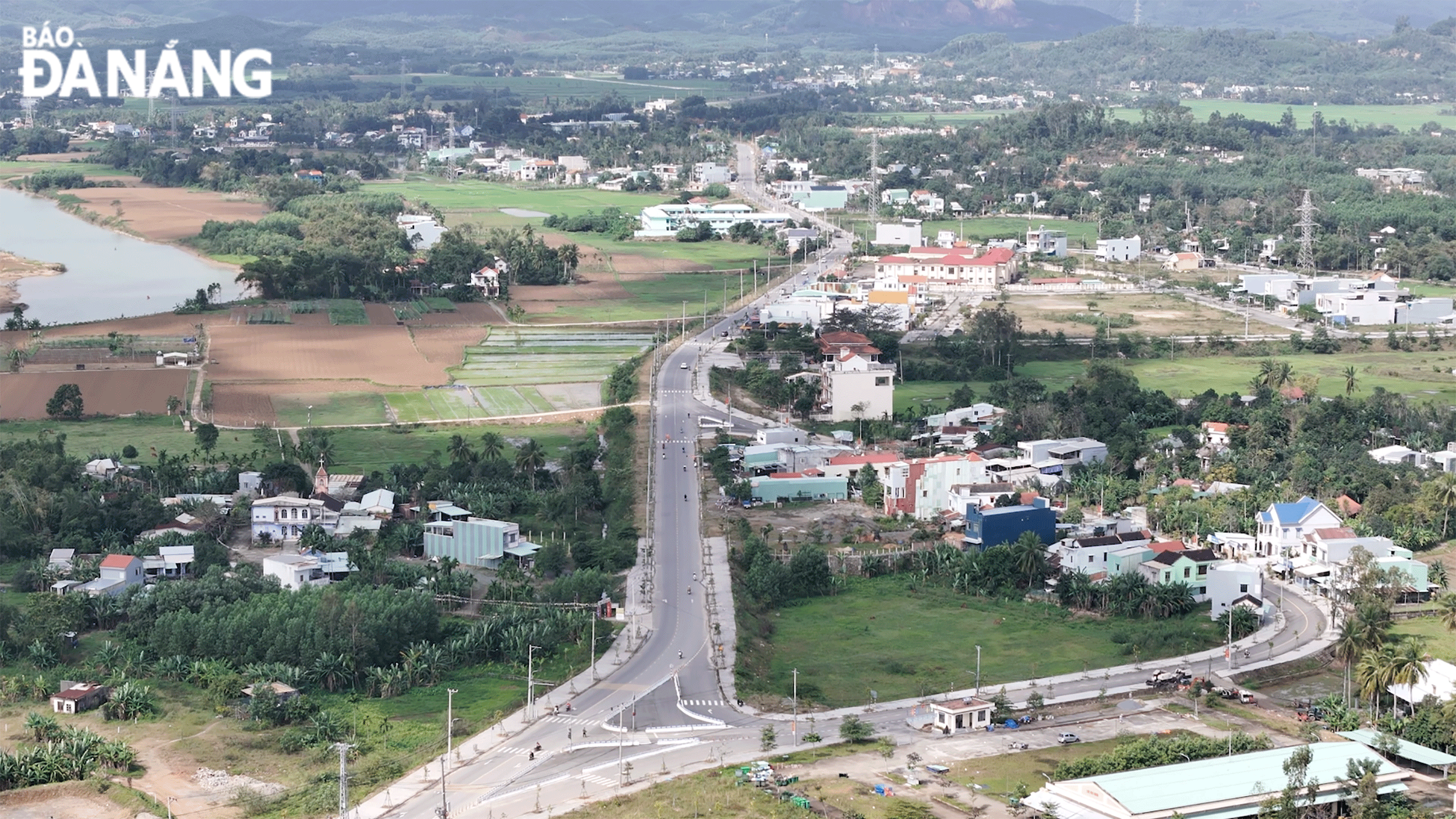 Xã Hòa Nhơn, huyện Hòa Vang hiện là địa phương có nhiều nguồn quỹ đất nông nghiệp bị hoang hóa, cần cải tạo để sản xuất.  Ảnh: XUÂN SƠN
