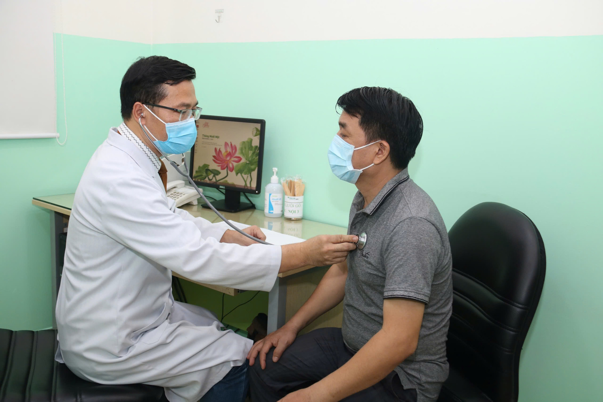 Bên cạnh việc thực hiện tốt các chính sách liên quan đến bảo hiểm xã hội, Bệnh viện Hoàn Mỹ chú trọng công tác chăm lo sức khỏe cho nhân viên. Ảnh: H.M