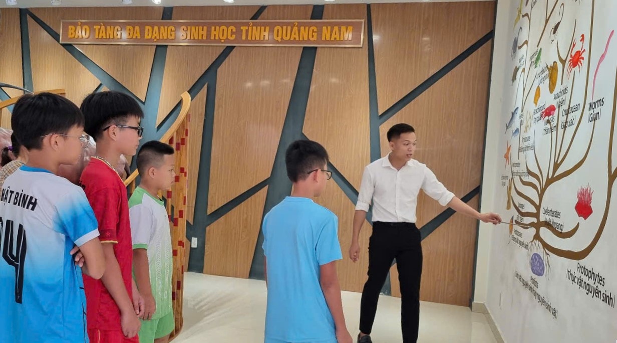 Thiếu nhi tham quan Bảo tàng đa dạng sinh học tỉnh Quảng Nam.