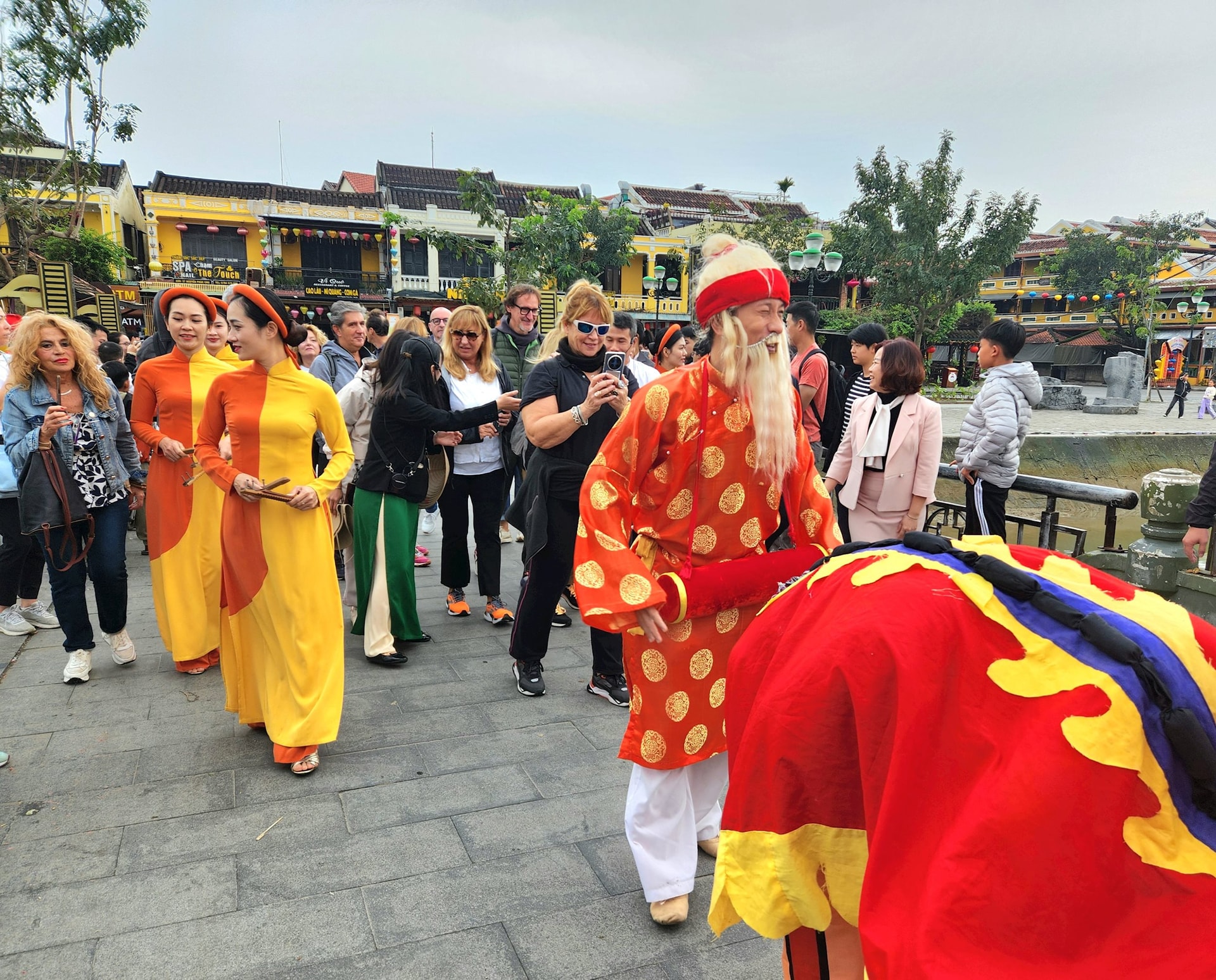 Hội An vẫn là điểm đến thu hút khách hàng đầu của Quảnh Nam trong dịp Tết Nguyên đán 2025. Ảnh: Q.T