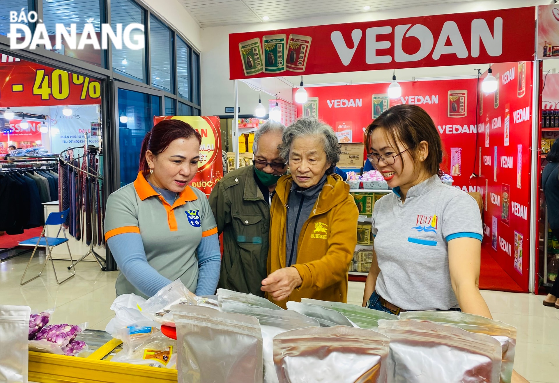 Hội chợ Xuân 2025 thành phố Đà Nẵng mở cửa tự do đón khách tham quan và mua sắm từ 8 giờ 30 đến 21 giờ 30 hằng ngày.