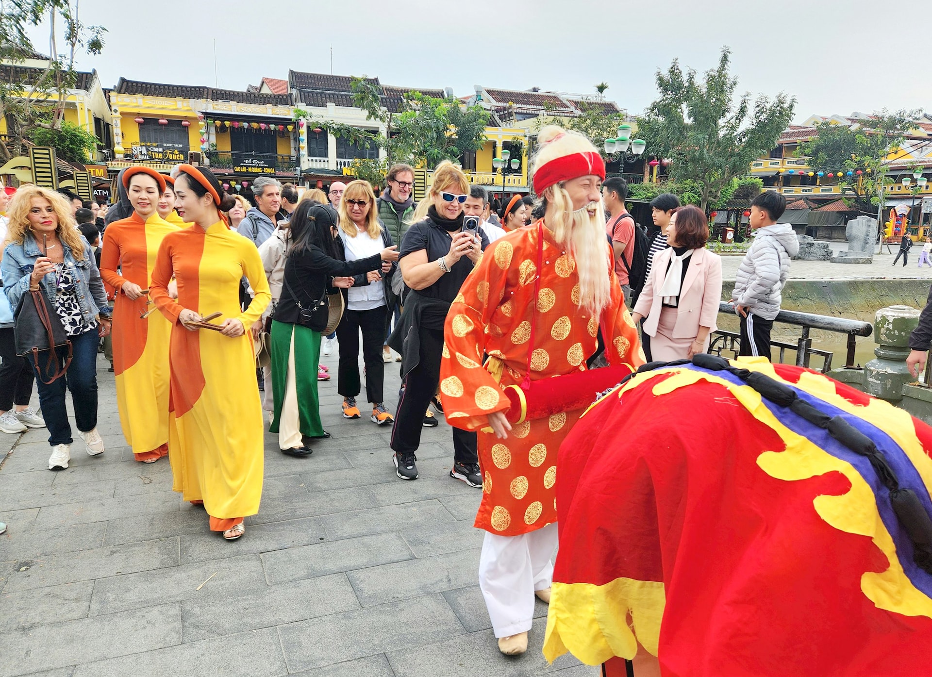 Hội An vẫn là điểm đến thu hút khách hàng đầu của Quảnh Nam trong dịp Tết Nguyên đán 2025. Ảnh: Q.T