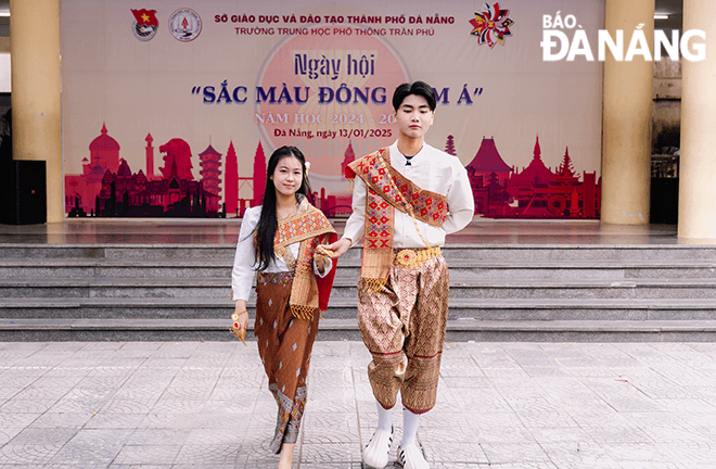 Học sinh Trường THPT Trần Phú tham gia thi trình diễn thời trang với chủ đề 