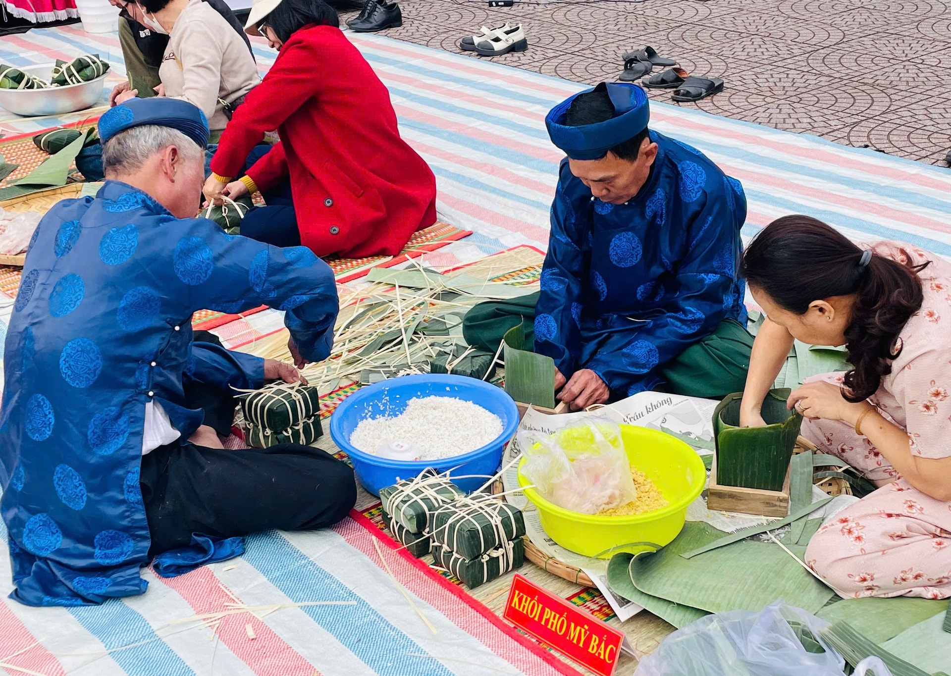 Gó nấu bánh chưng ngày Tết Ảnh A.M