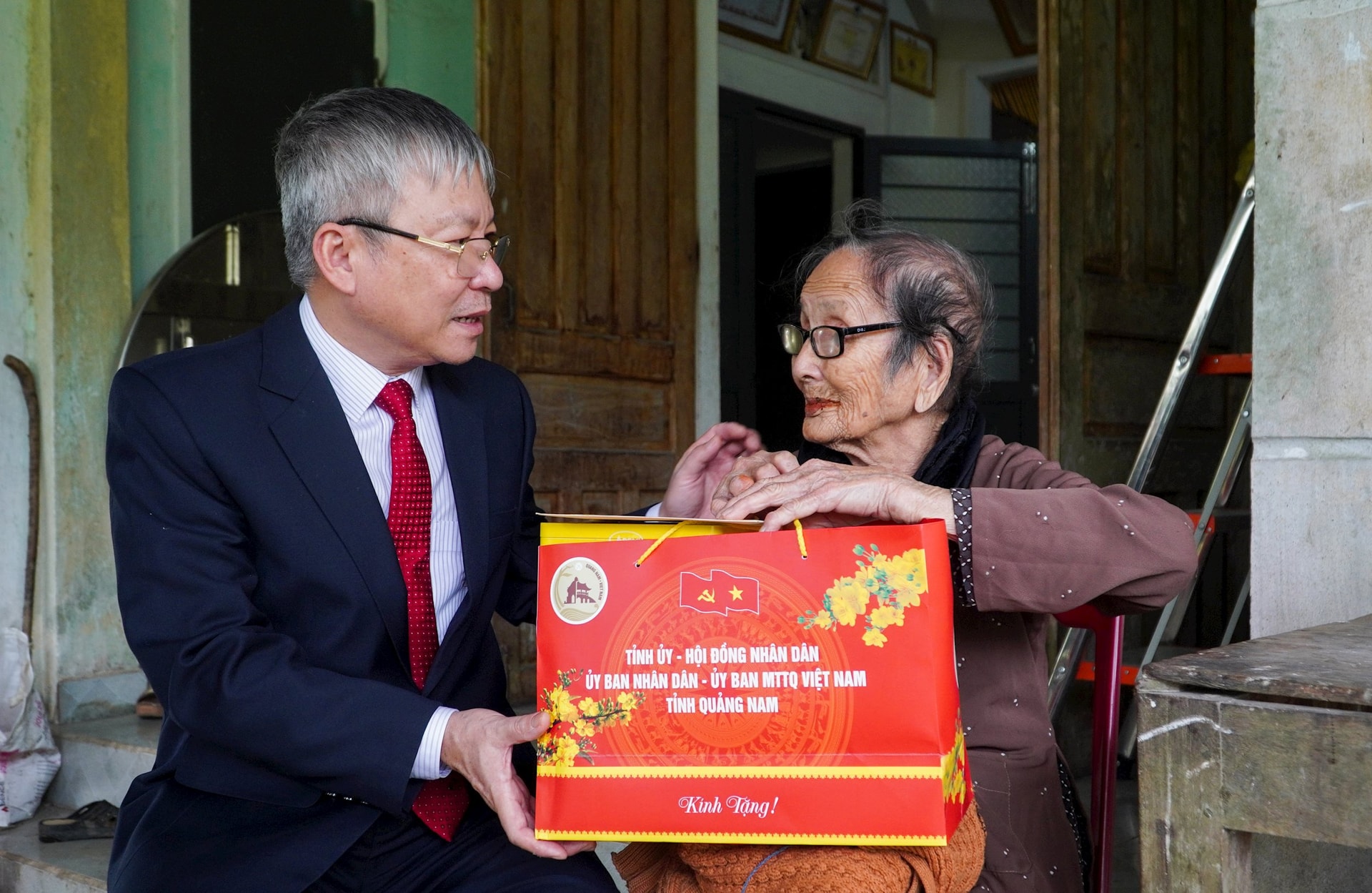 NGUYEN DUC DUNG THAM QUE SON 5