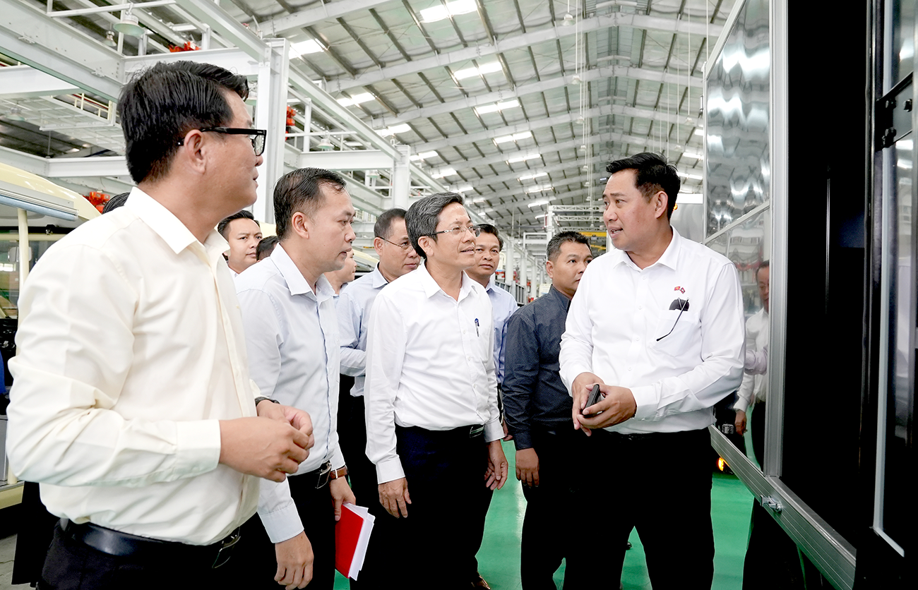 Ông Alounxai Sounnalath - Bí thư - Tỉnh trưởng tỉnh Chămpasak thăm THACO.