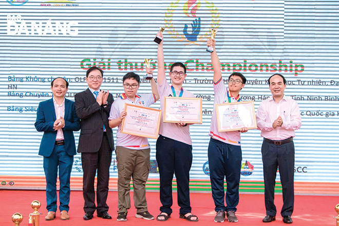 Thí sinh tham dự Olympic Tin học miền Trung - Tây Nguyên lần thứ V - 2024 do Trường Đại học Công nghệ thông tin và Truyền thông Việt - Hàn tổ chức. Ảnh: NGỌC HÀ
