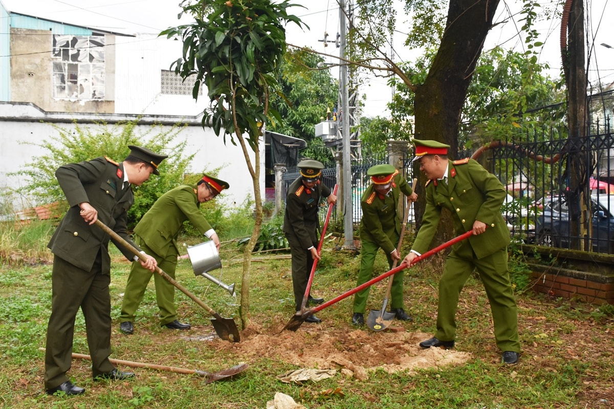 5. lanh dao Cong an cac don vi dia phuong trong cay