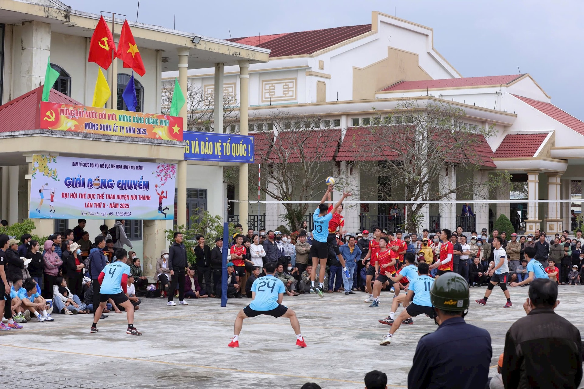 ANH BÓNG CHUYỀN 2025 Trận Khai mạc giữa Đội Bóng chuyền nam xã Tam Mỹ Đông và Tam Mỹ Tây