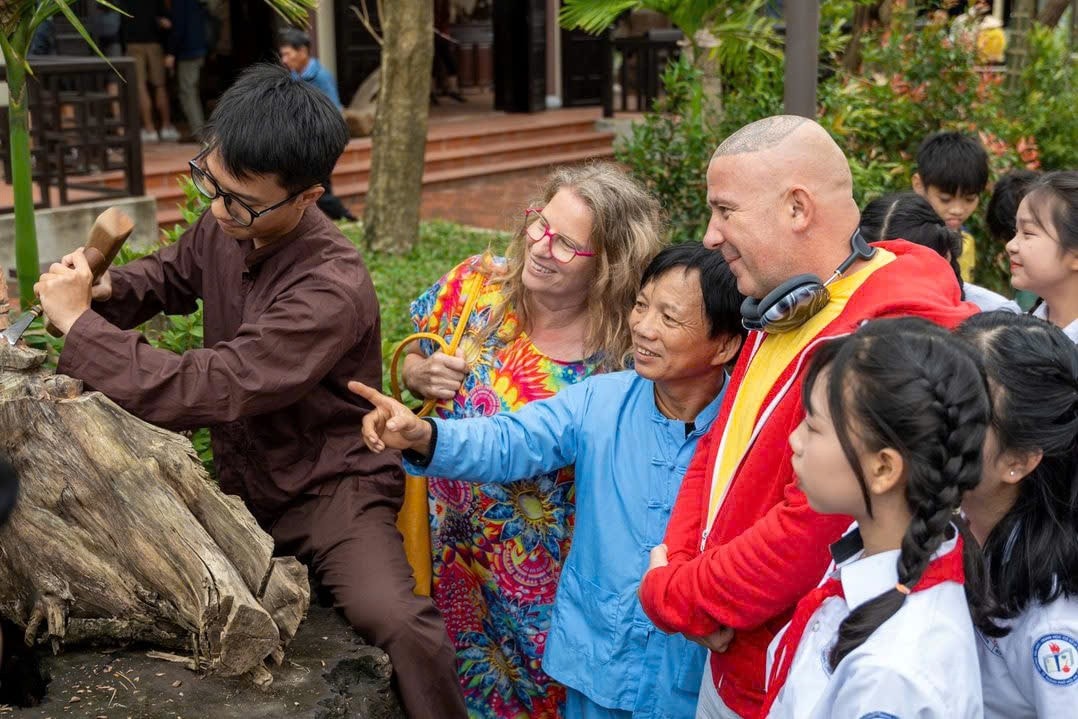 A large number of visitors flock to Kim Bong village to explore and experience its vibrant festival activities.