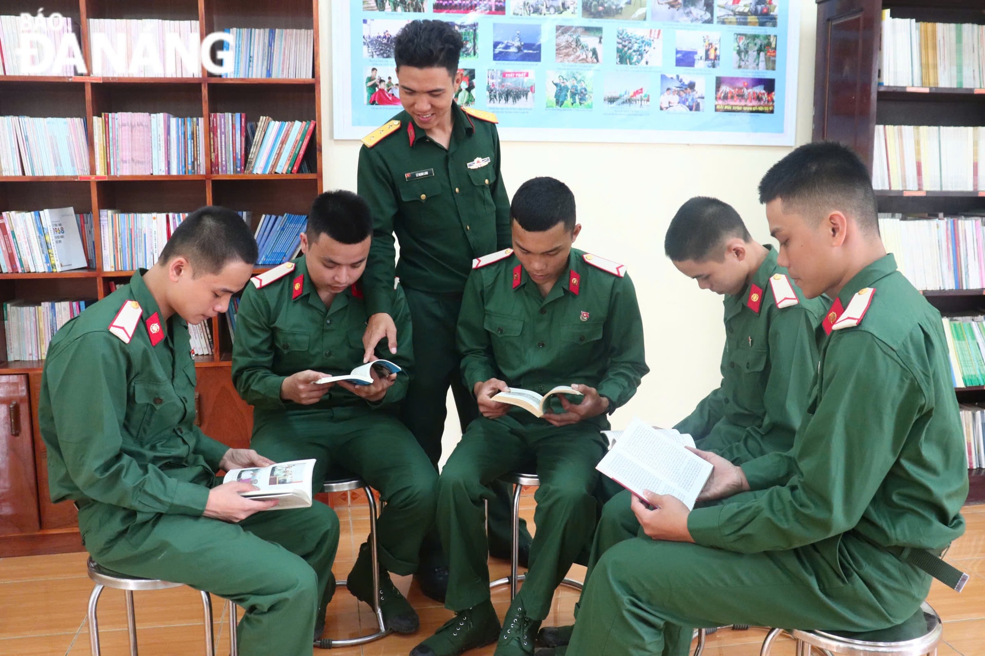 Từ nhiều địa phương hội tụ về ngôi nhà chung, 275 chiến sĩ mới tại Tiểu đoàn 3, Lữ đoàn Thông tin 575 nỗ lực rèn luyện, chấp hành tốt nội quy quân ngũ.
