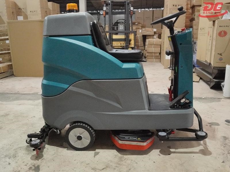 Máy chà sàn ngồi lái chính hãng Kumisai KMS 90B.