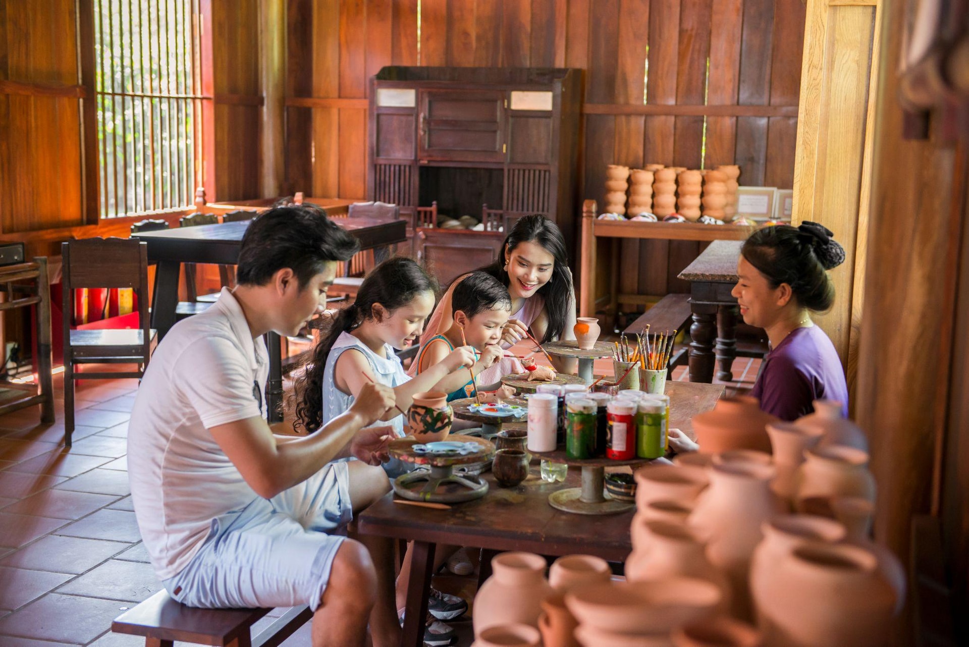 Tái hiện các làng nghề thủ công truyền thống tại Đảo Văn hóa dân gian.