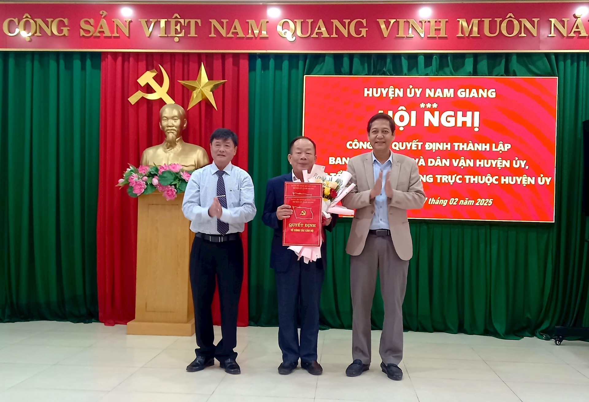 Trao quyet dinh ban tuyen giao dan van