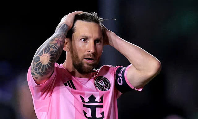 Messi nhận án phạt vì hành động gây tranh cãi
