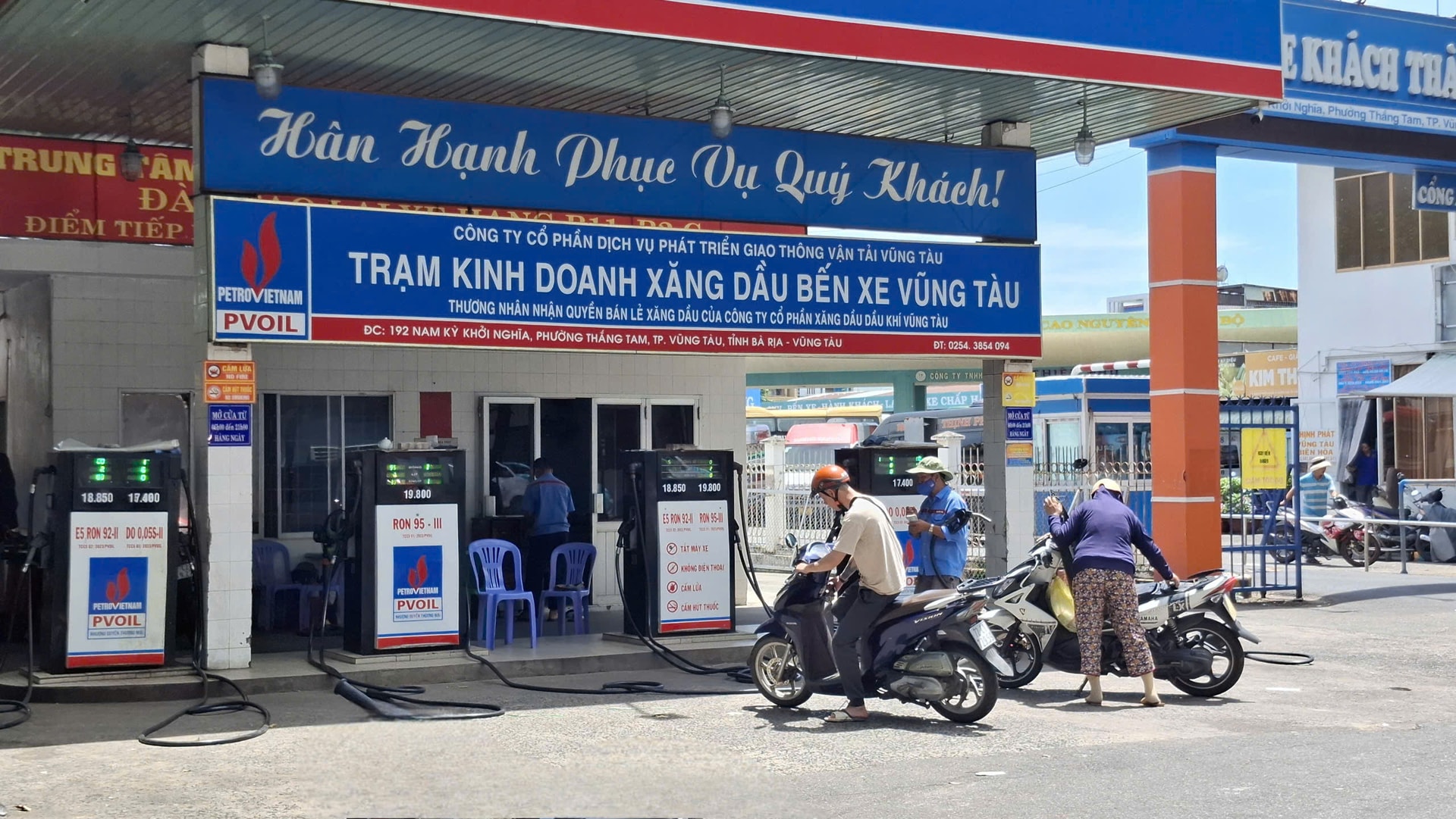 Giá xăng dầu hôm nay 7/3/2025: Trong nước giảm mạnh