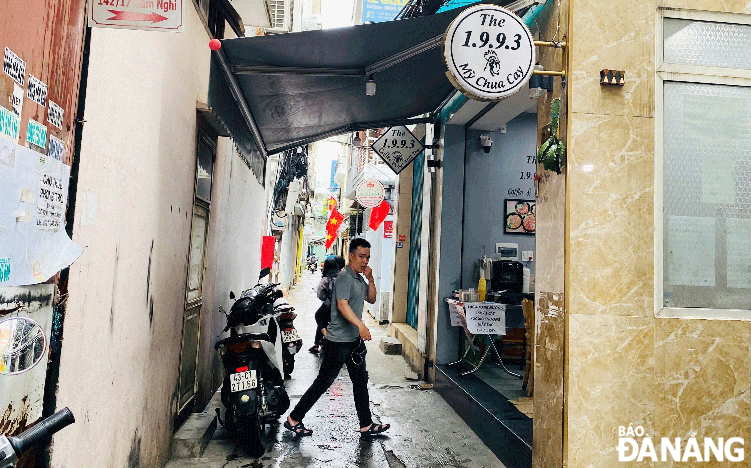 Nhiều chủ kinh doanh lựa chọn thuê mặt bằng ở các kiệt, hẻm để tiết kiệm chi phí thuê.  TRONG ẢNH: Các hàng quán ở kiệt đường Hàm Nghi (quận Thanh Khê). Ảnh: MAI LY