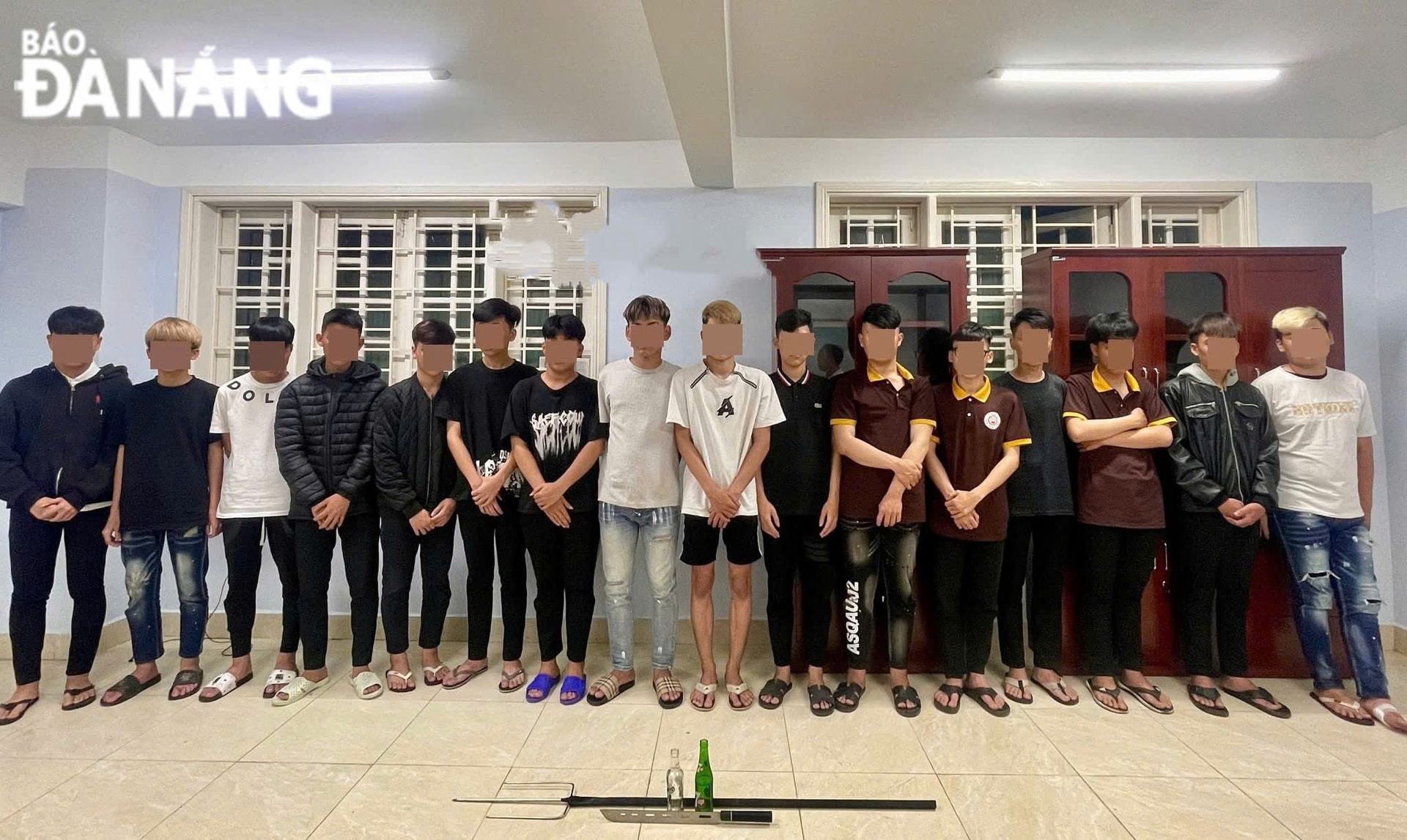 Trong đó, có các đối tượng lên mạng xã hội thành lập nhóm “Sơn Trà – Ngũ Hành Sơn”, tụ tập, chuẩn bị hung khí và khiêu khích, gay hấn khi di chuyển trên đường